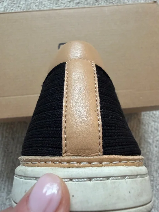 Ugg - Picture 5 of 6